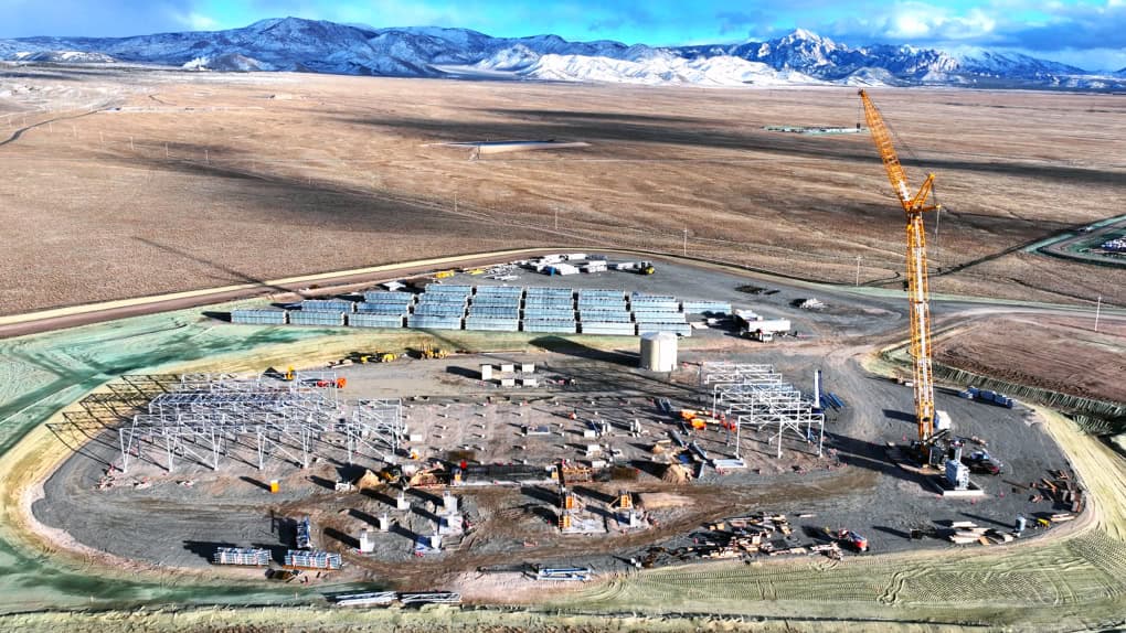 Modern geothermal energy infrastructure in an open western landscape